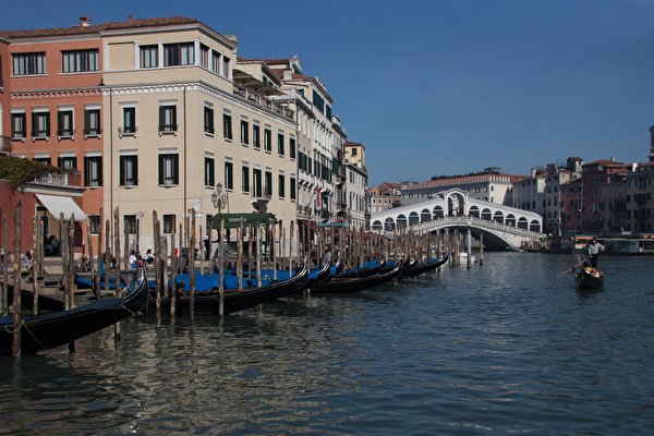 Italy_Boats_Bridges_Rialto_Bridge_Canal_Venice_605636_600x400